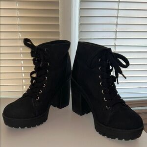 Black Women's Lace-Up Boots